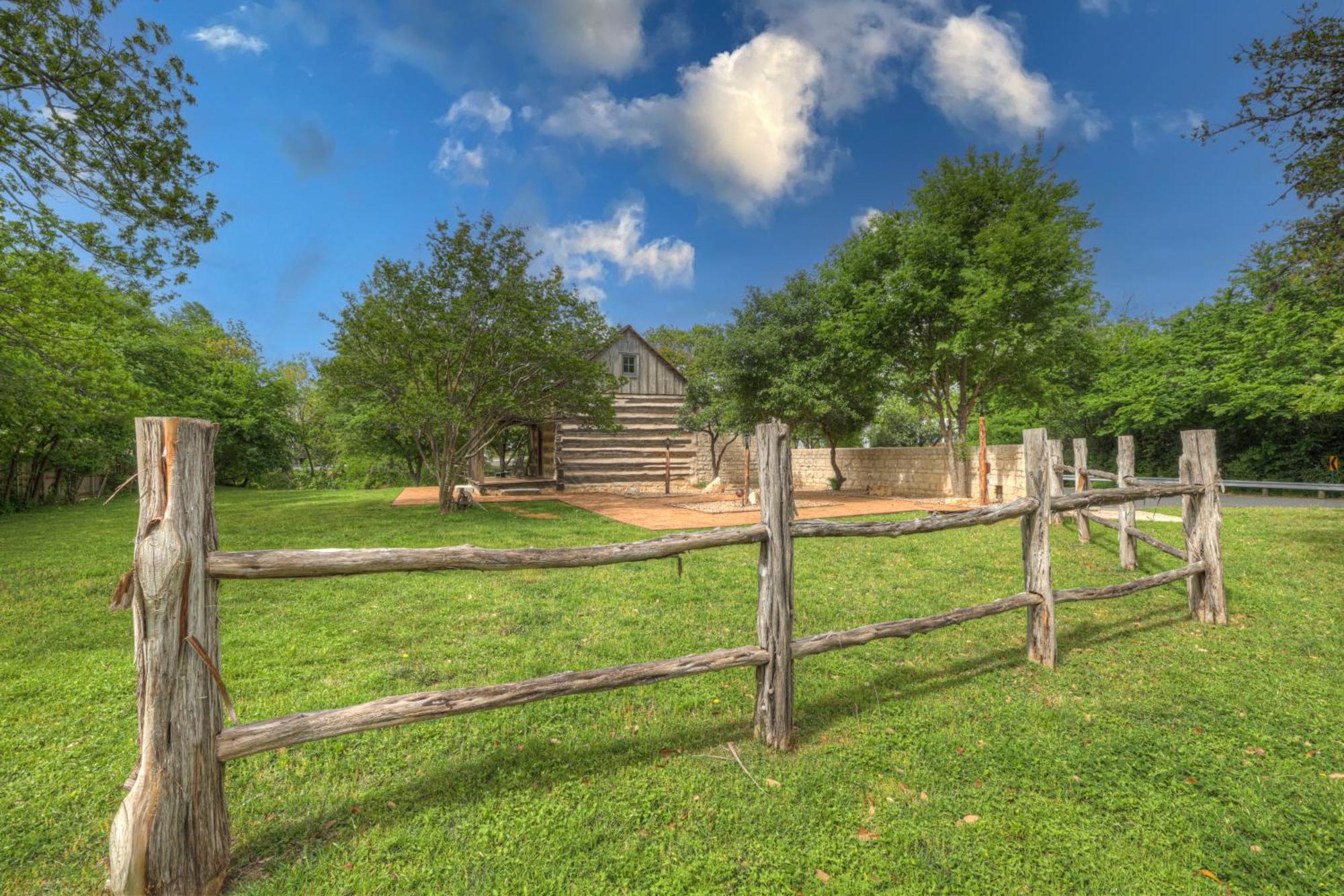 Town Creek Cabin Walk To Main St Villa Fredericksburg Exterior photo