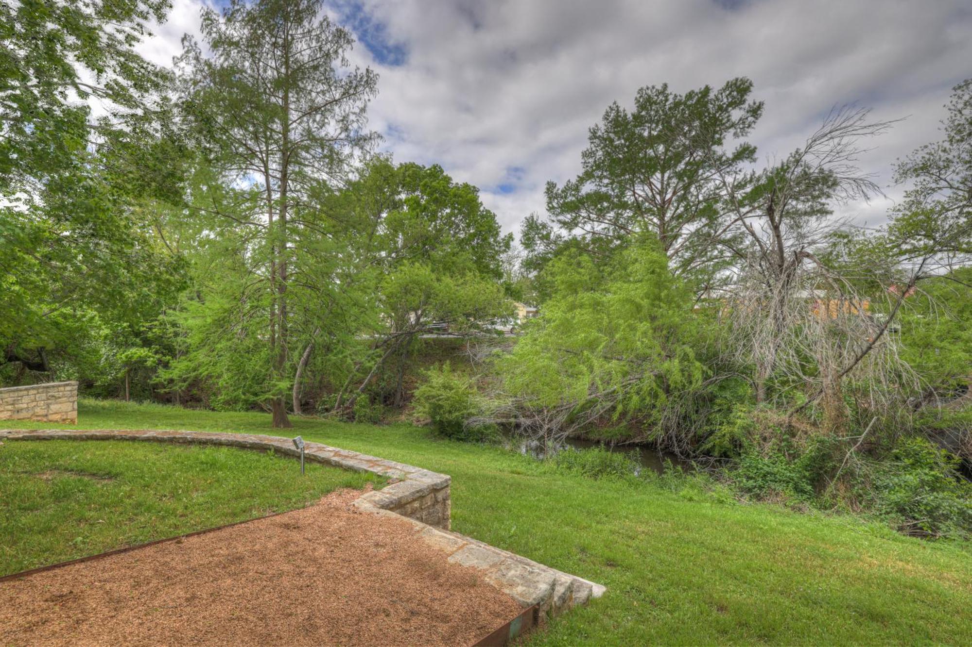 Town Creek Cabin Walk To Main St Villa Fredericksburg Exterior photo