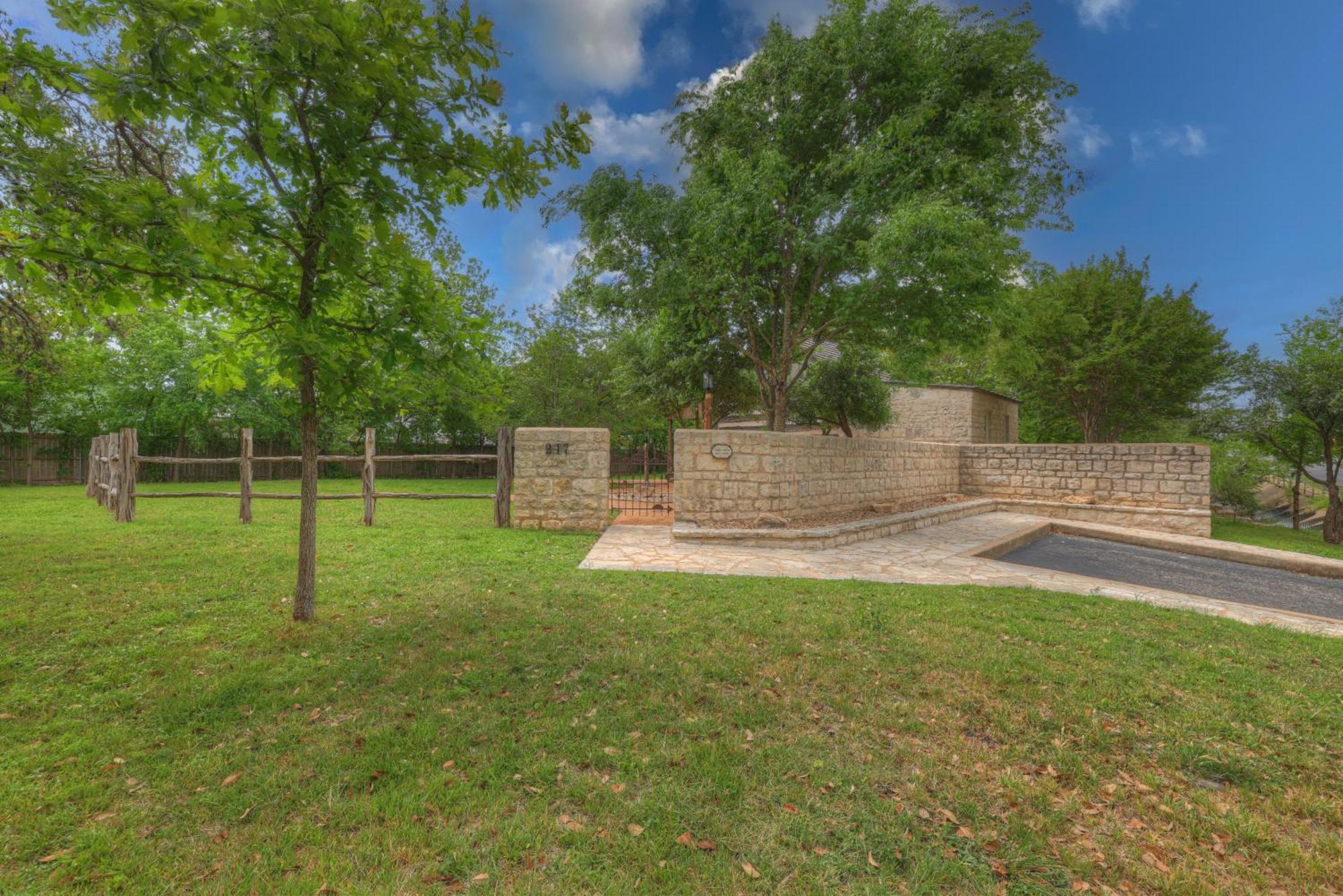 Town Creek Cabin Walk To Main St Villa Fredericksburg Exterior photo