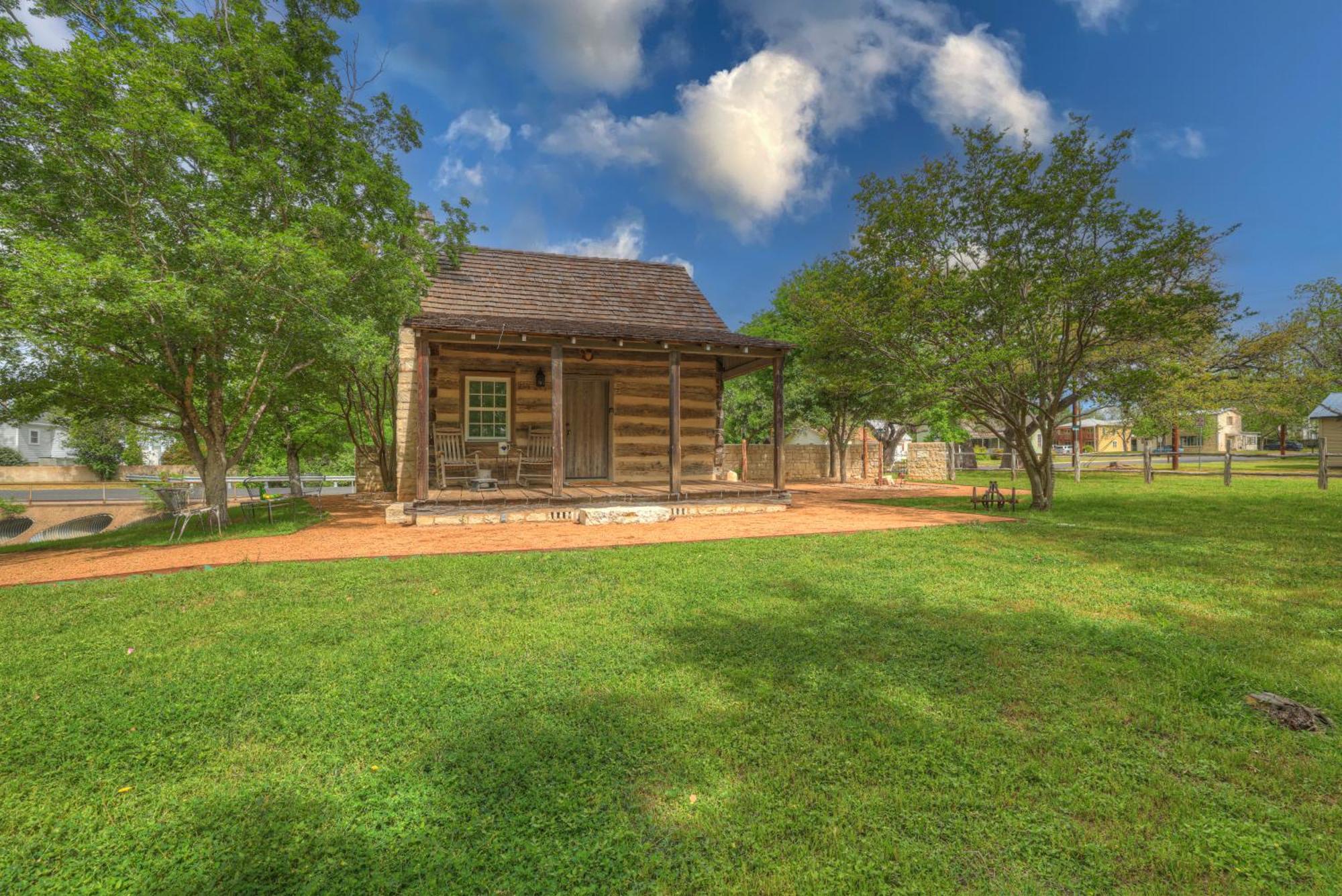 Town Creek Cabin Walk To Main St Villa Fredericksburg Exterior photo